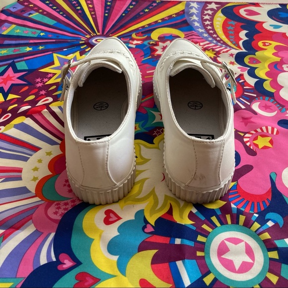 All white TUK - Picture 5 of 5